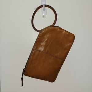NWT Hobo Tan Leather Wristlet with Circular Handle